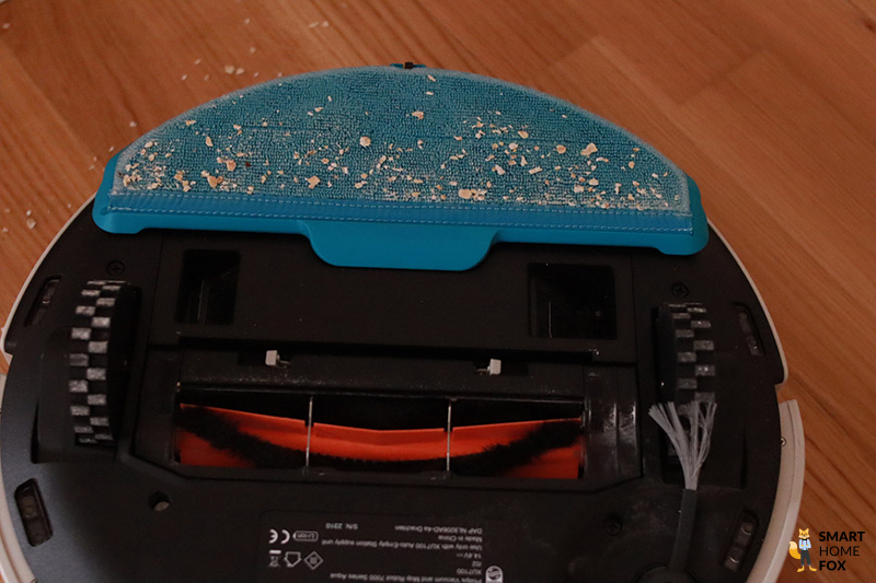 Der Schmutz, welcher am Wischtuch des Philips HomeRun haftet, ist zu sehen.